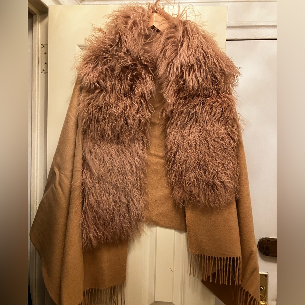 Pologeorgis wool shawl with curly shearling